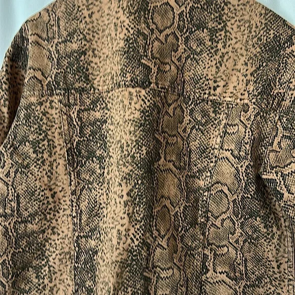 Free People Light Brown Snakeskin Pattern Denim Jean Jacket Coat **Size S**🌸🌸 - Picture 4 of 5